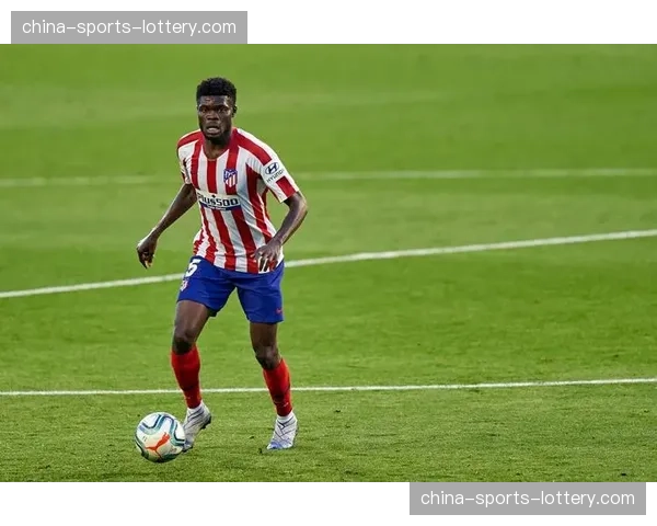 从濒临降级到提前保级:阿尔梅里亚主帅的战术变革之路 从濒临降级到提前保级:阿尔梅里亚主帅的战术变革之路